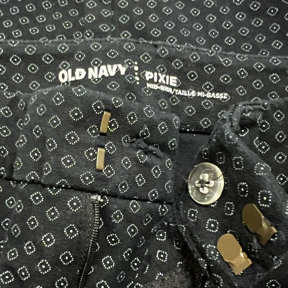 Old Navy Pixie Mid-Rise Ankle Pants